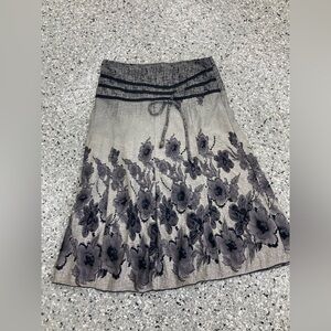 Elegant Floral Gray PAPILLON skirt size medium